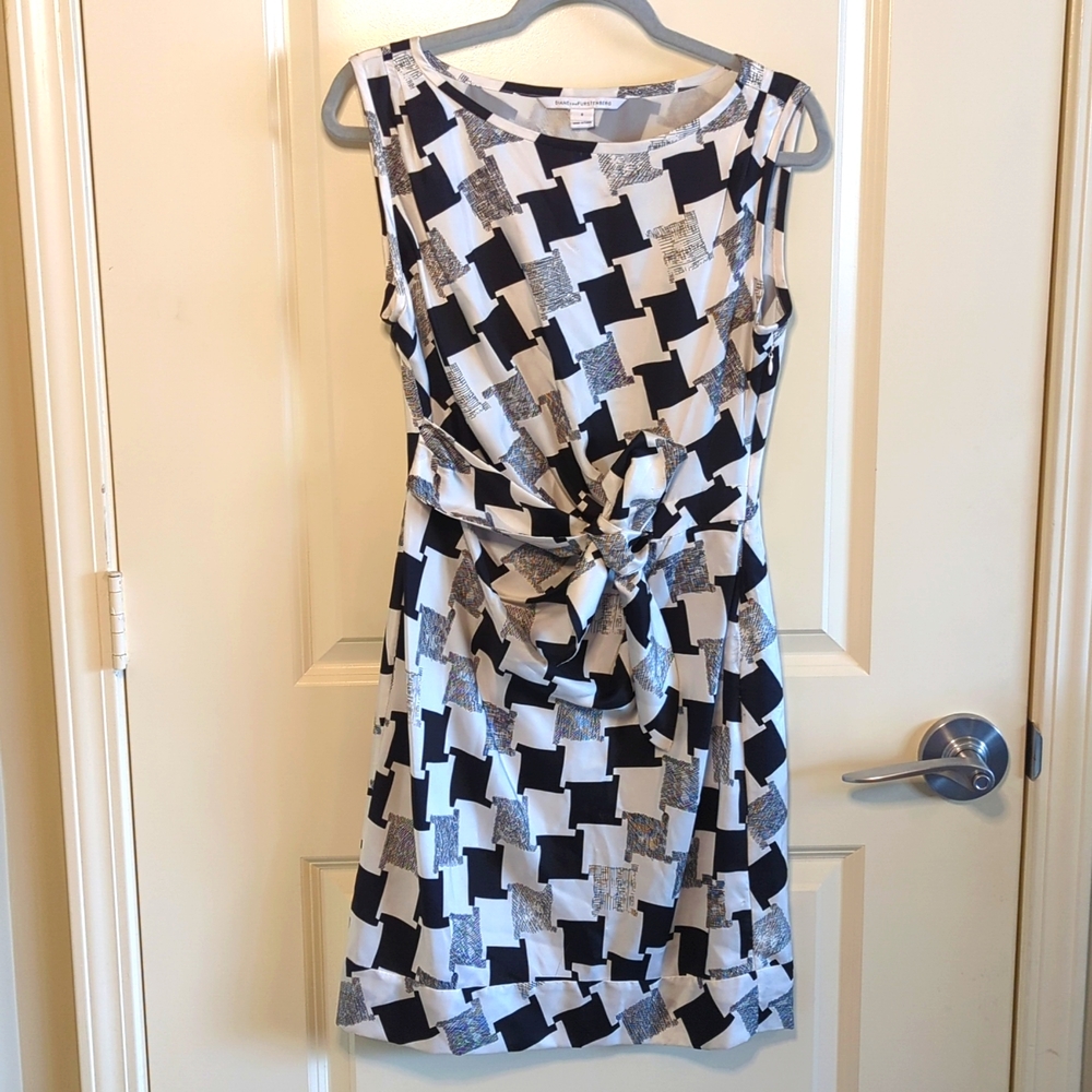 DVF Della 100% Silk Twill Printed Black and White Dress Sz 6